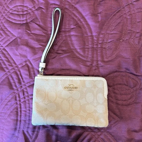 Coach - Picture 2 of 4